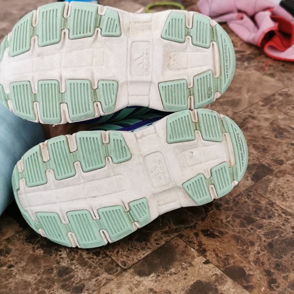 Adidas shoes - Picture 3 of 3